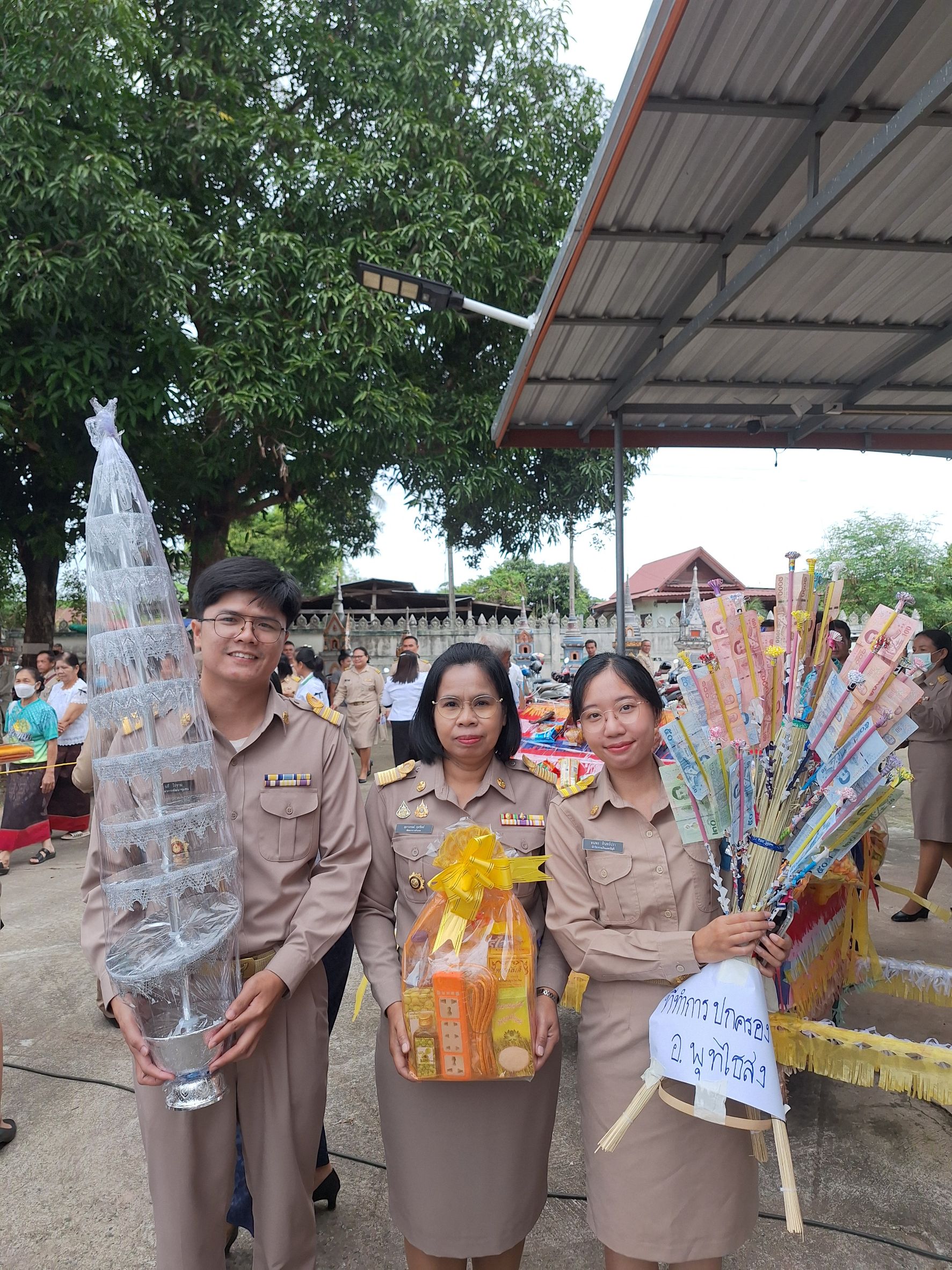 พช.พุทไธสง ร่วมพิธีทอดกฐินสามัคคีอำเภอพุทไธสง ประจำปี 2568 