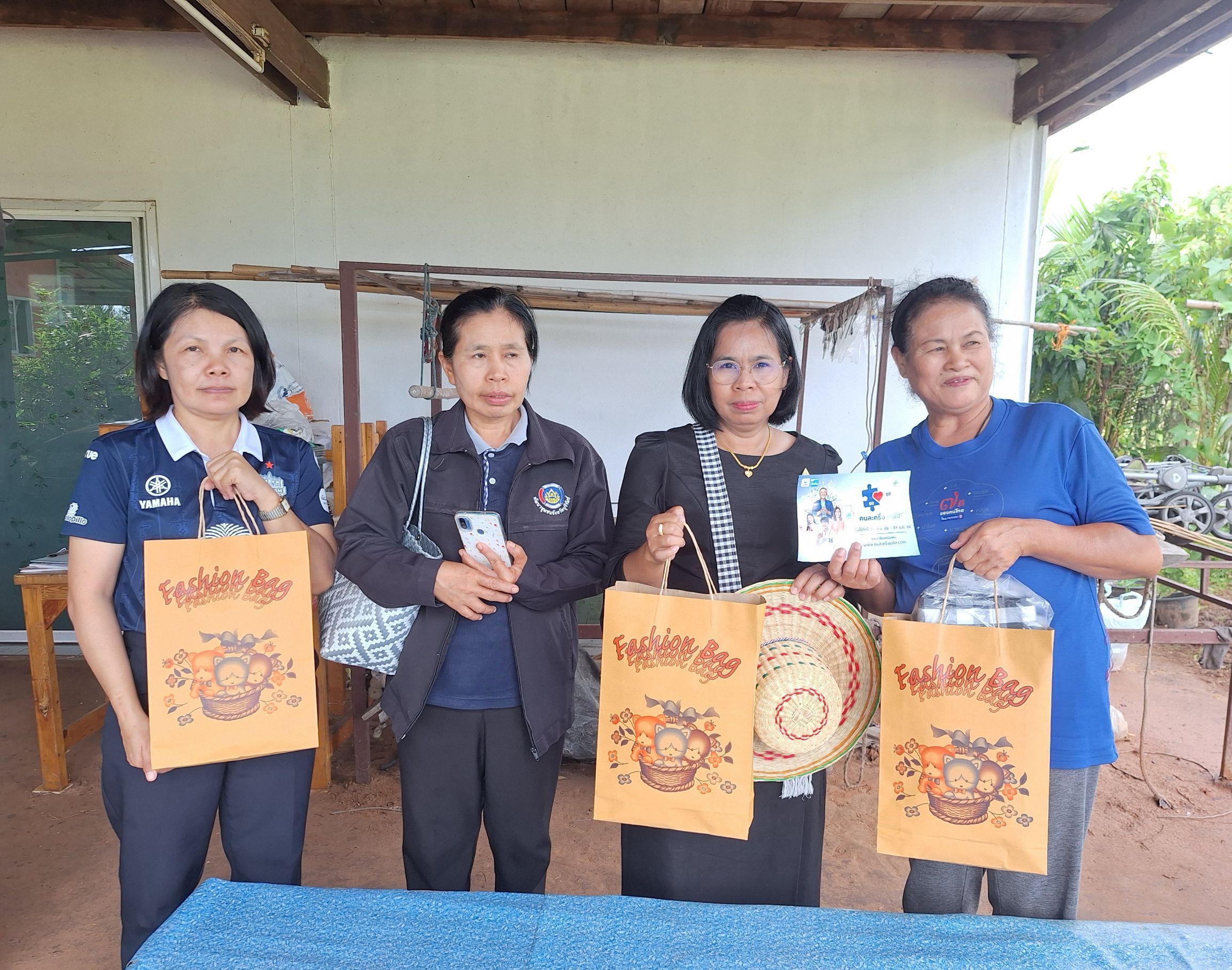 พช.พุทไธสง ลงพื้นที่ประชาสัมพันธ์โครงการ “คนละครึ่ง พลัส” แก่ผู้ประกอบการ OTOP 