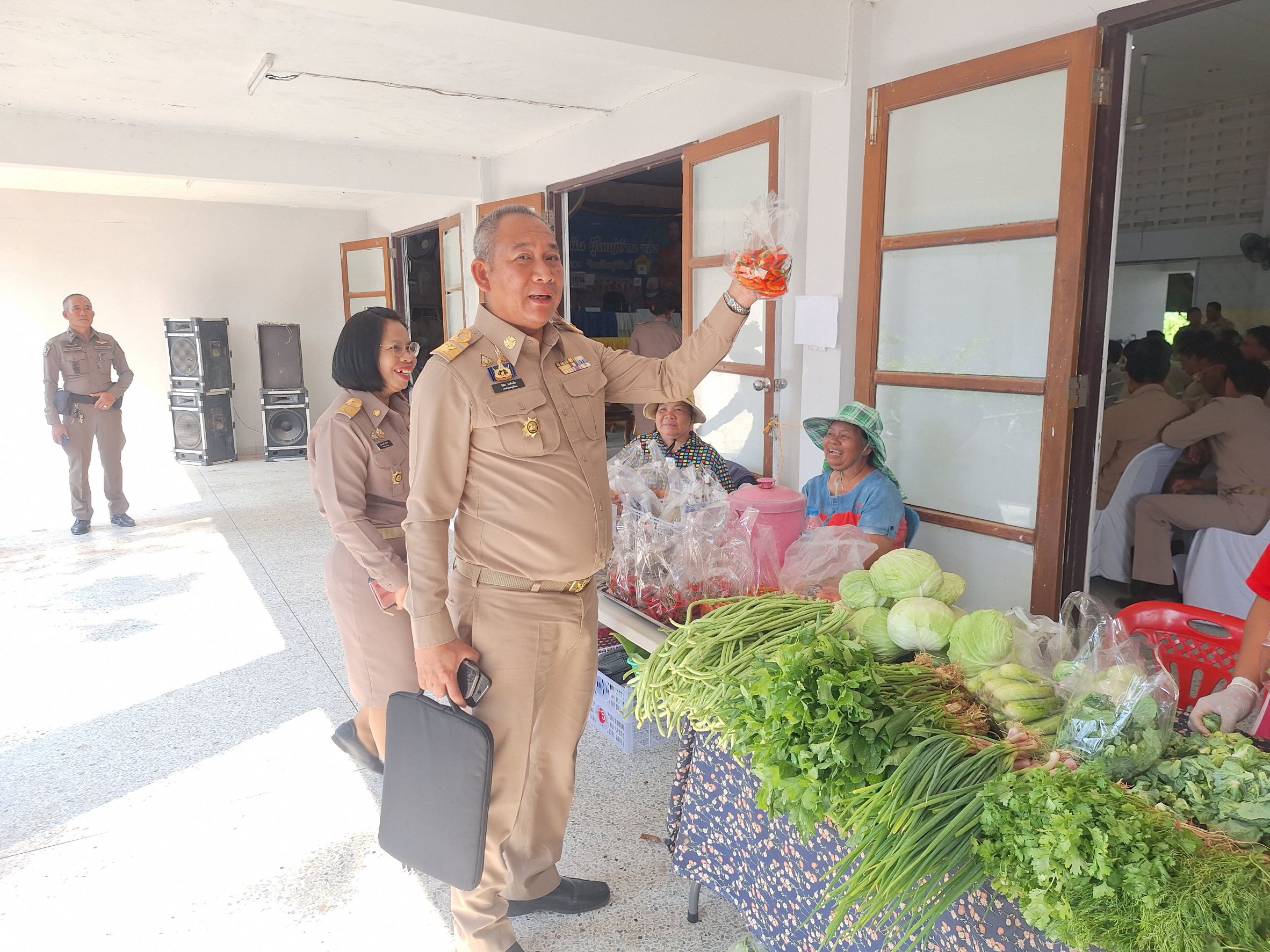 CDD PHUTTHAISONG - GROWTH TEAM PHUTTHAISONG PLUS สร้างสรรค์ สร้างสุข : พช.พุทไธสง ส่งเสริมเครือข่าย โคก หนอง นา พัฒนาชุมชน จำหน่ายสินค้าผลผลิตจาก โคก หนอง นา