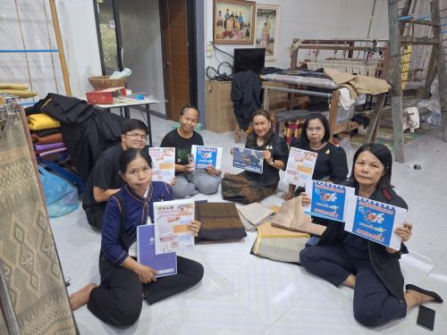 พช.พุทไธสง สนับสนุนผู้ประกอบการ OTOP สมัครเข้าร่วมโครงการคนละครึ่ง พลัส