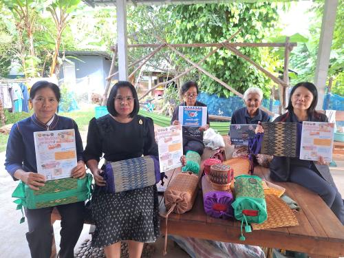 พช.พุทไธสง สนับสนุนผู้ประกอบการ OTOP สมัครเข้าร่วมโครงการคนละครึ่งพลัส